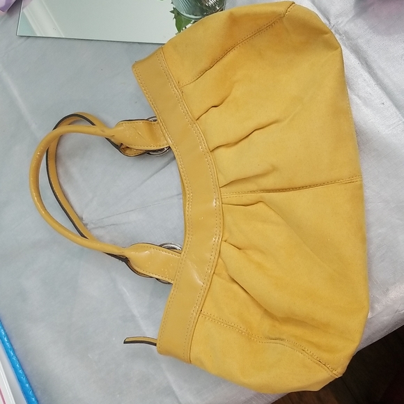 Yellow Purse. - Picture 2 of 4